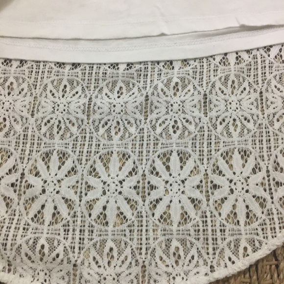 SIGNATURE STUDIO Lace & Eyelet Tunic - Picture 10 of 14